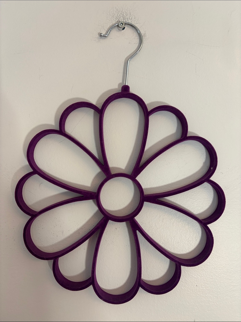 Hanging scarf organizer
